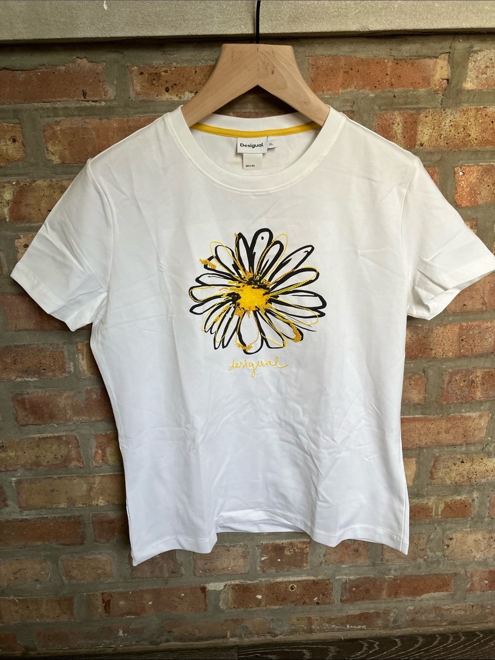 Desigual Women's Daisy illustration T-shirt